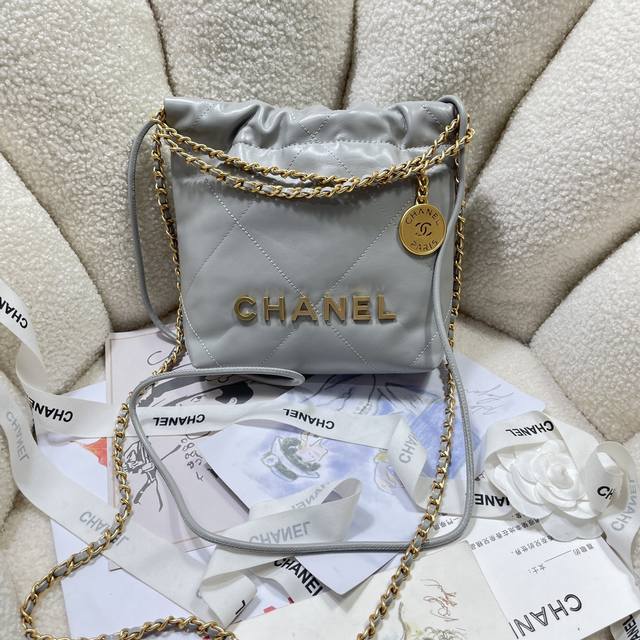 New arrival! Light grey with gold! Chanel123S3980's Mini 22 is a hit! I'm alway