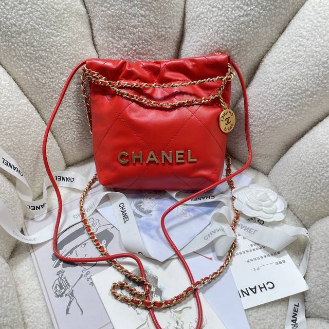 New arrival!! A huge hit! Chanel's Mini 22 from Chanel123S3980 is a huge hit! C