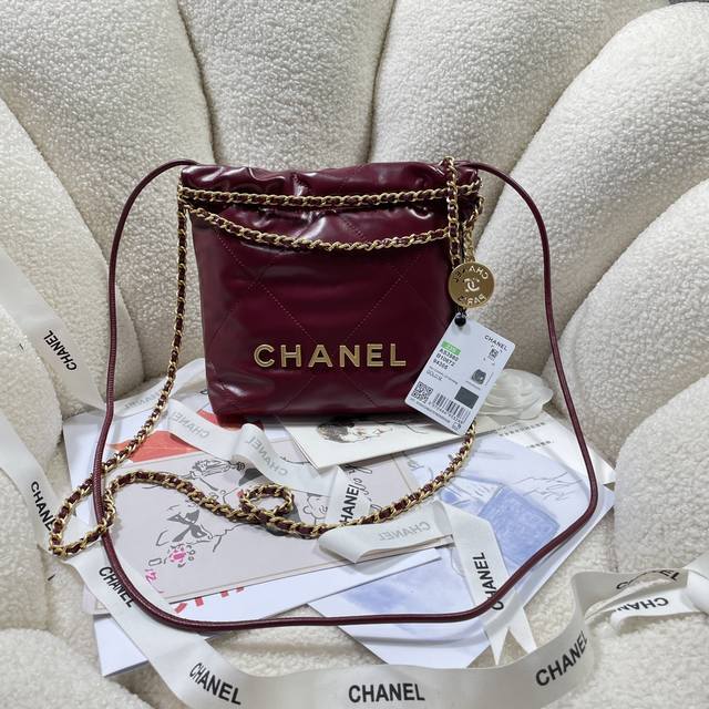 New arrival! Burgundy with gold! Chanel123S3980's Mini 22 is a real hit! Chanel