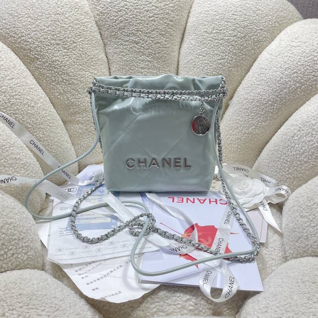 New arrival! Light haze blue with silver! Chanel123S3980's Mini 22 is a hit! Ch
