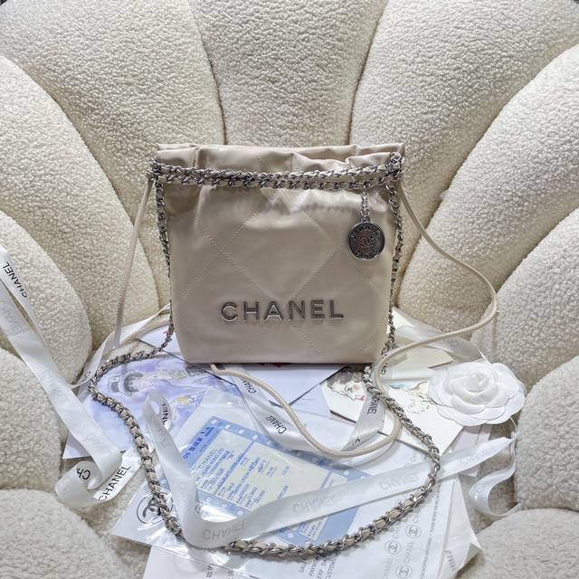New arrival! Apricot with silver! Chanel123S3980's Mini 22 is a real hit! Chane