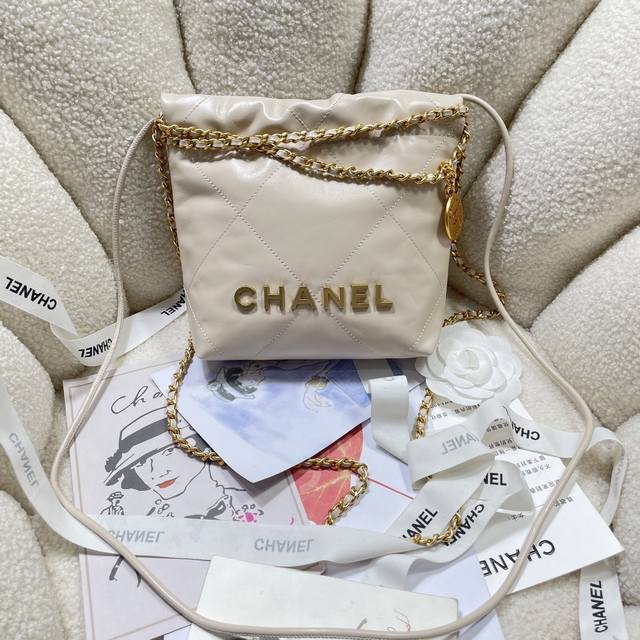 New arrival!! Apricot and gold! Chanel123S3980's Mini 22 is a hit! Chanel bags