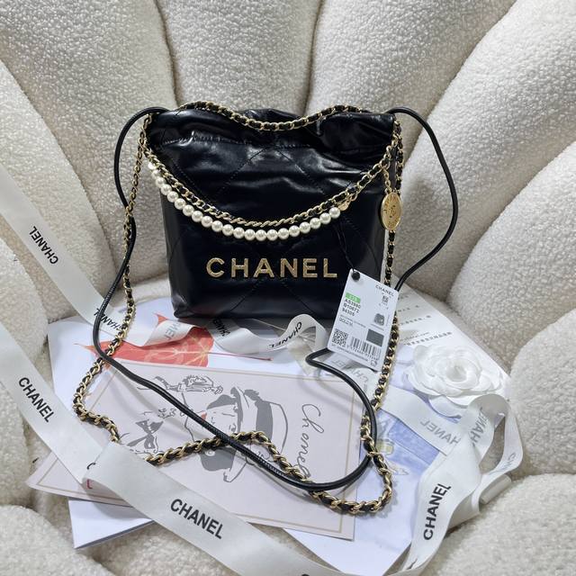 New arrival! Black pearls! Chanel's Mini 22 is a hit! DDD. Chanel bags and acce