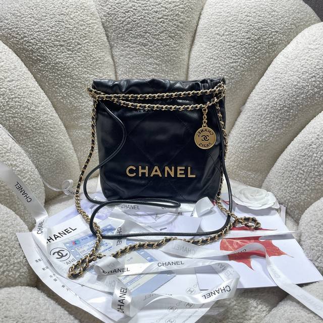 New arrival! Black wrinkle! Chanel123S3980's Mini 22 is a hit! Chanel bags and
