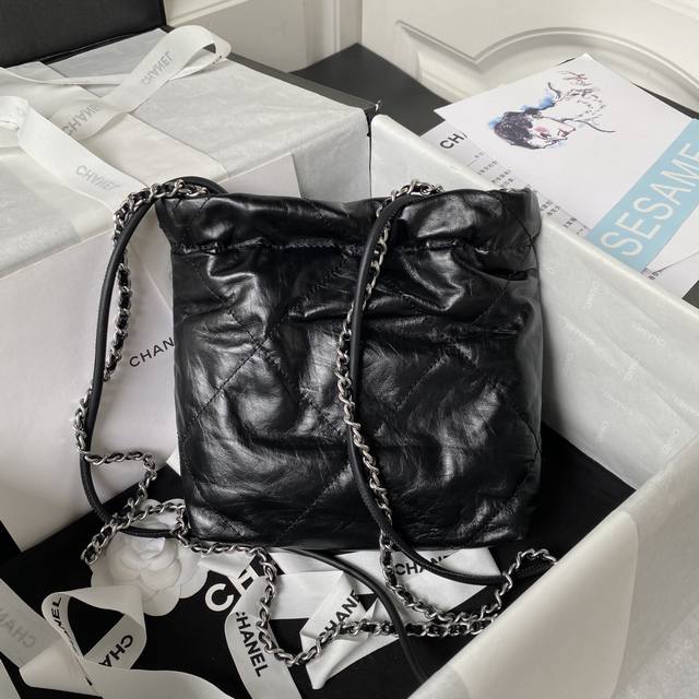 WrinkleChane123Sas3980WrinkleChanel's Mini 22 is a real hit. Chanel bags and acc