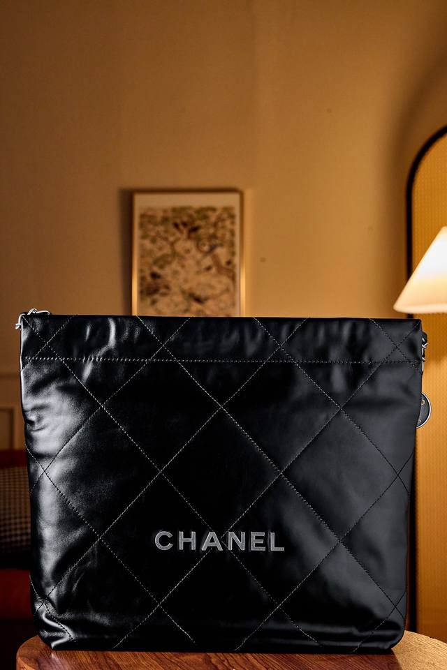 24B 22Bag with parentheses, original Montebello fetal black. This new 24 is supe