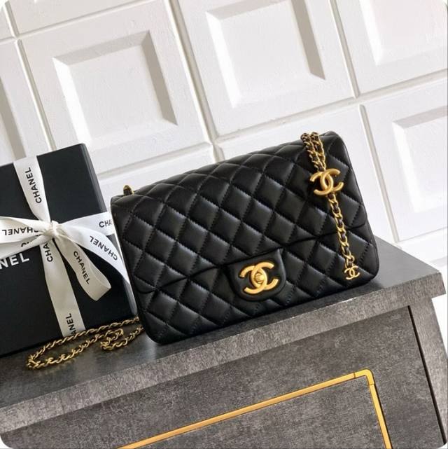 5756 Large Cf 23cm Chanel 25B Double C Adjustable Buckle Square Bag, a return-in