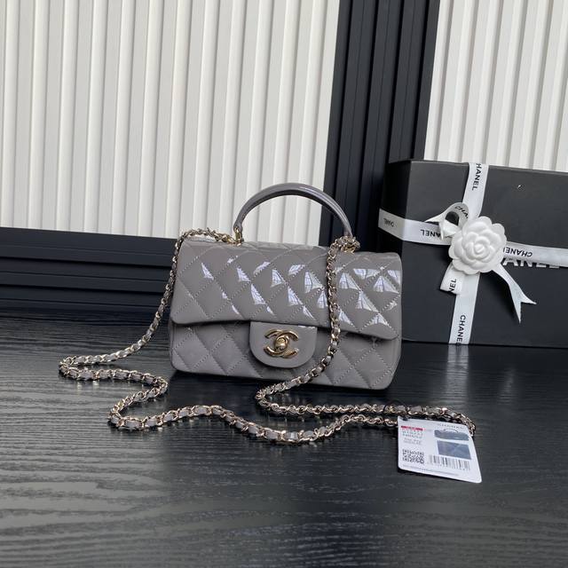 Chane124K Cf Mini Handle As2431 This is so high-end and cool. It is very fashion