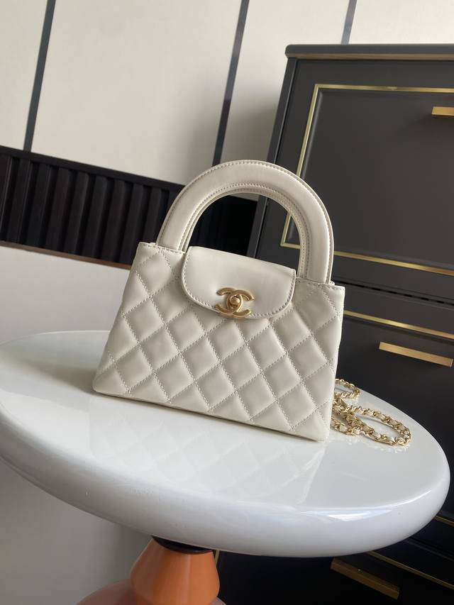 25C Kelly lambskin Fashion is a cycle, and the popular vintage Kelly has been re