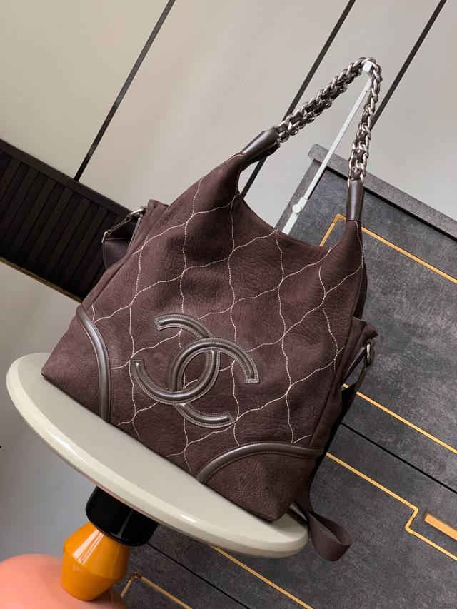 Top-quality original shipment! This dark brown Ohanel suede tote bag is the pinn