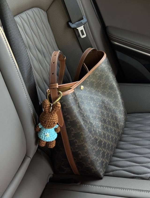 Top original single, Celine early autumn Soft Shopper monogram commuter bag tot