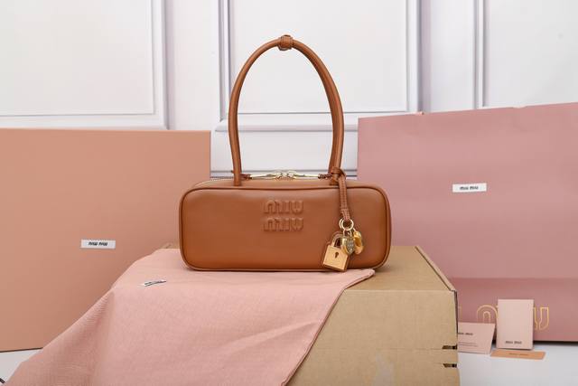 Premium original leather 5Bb173M 25Ss shoulder bag is trending online. The supe