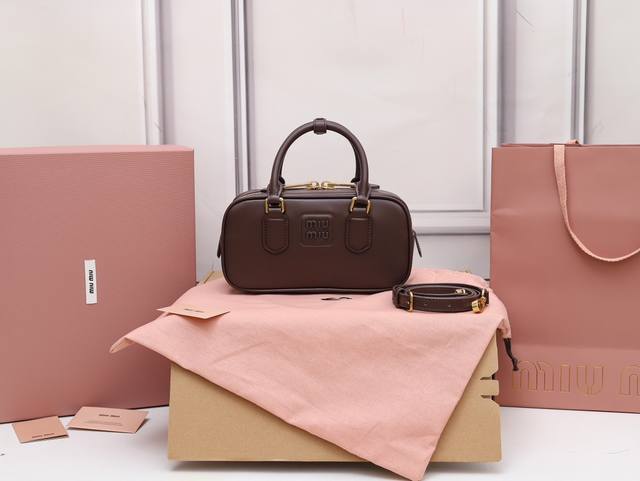 Premium original leather 5Bb142M's new bowling bag, featured on the official we
