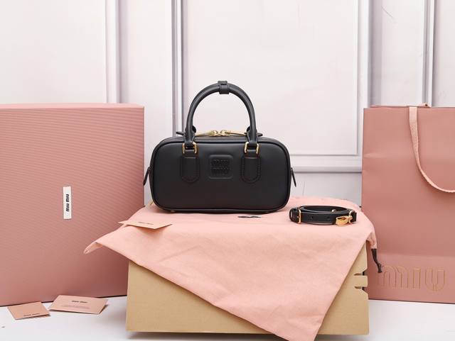 Premium original leather 5Bb142M's new bowling bag, featured on the official we