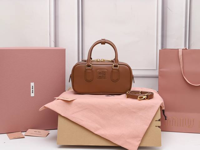 Premium original leather 5Bb142M's new bowling bag, featured on the official we