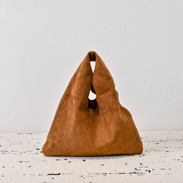 The Row Bindle Bag Medium With its minimalist and elegant design, this bag conti