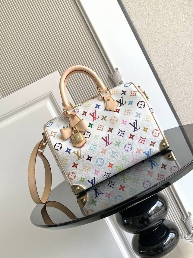 Superior Dynamic ChipThis Speedy model, from Louis Vuitton's Takashi Murakami re