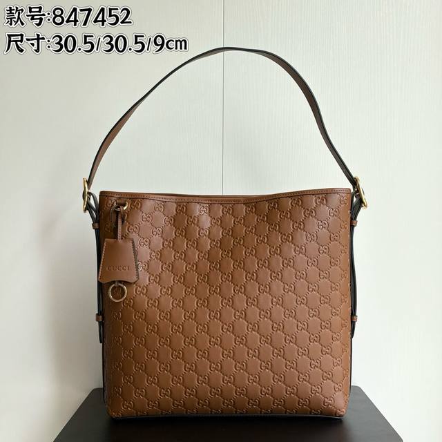 Real shot# Style number: 847452 Dimensions: Width 30.5X Height 30.5X Side width