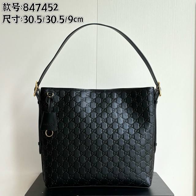 Real shot# Style number: 847452 Dimensions: Width 30.5X Height 30.5X Side width