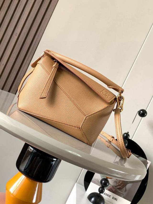 Original Leather DDD's new, popular geometric bag, the mini 18cm Puzzle handbag