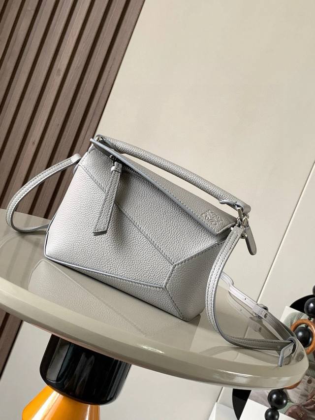 Original Leather DDD's new, popular geometric bag, the mini 18cm Puzzle handbag