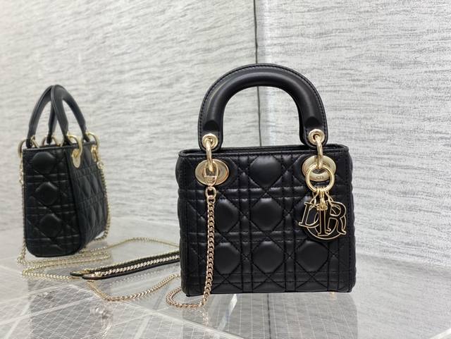 Authentic, high-end DDD, three-compartment enamel buckle black Classic Lady bag,