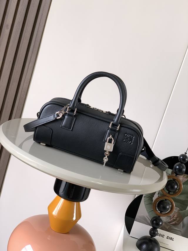 Original leather New celebrity-style handbag Amazona is Loewe's iconic handbag f