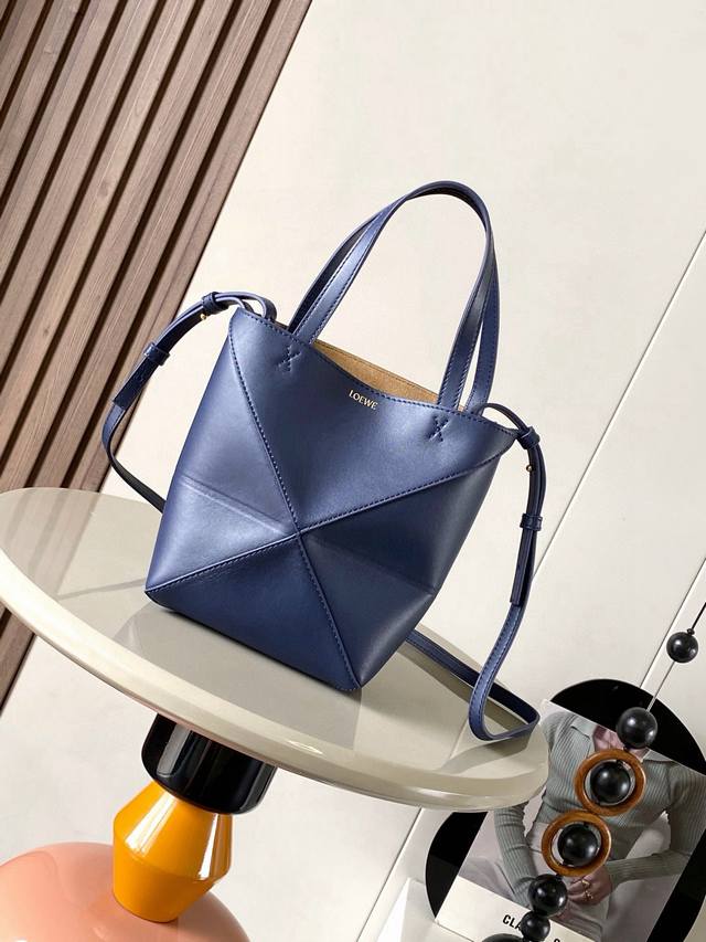Original leather The new mini Puzzle Fold handbag in shiny cowhide leather has o