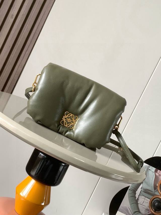 Original leather Mini shiny nappa leather Puffer Goya handbag. Inspired by Goya'
