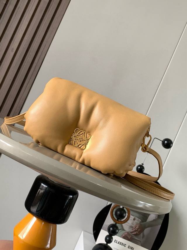 Original leather Mini shiny nappa leather Puffer Goya handbag. Inspired by the G