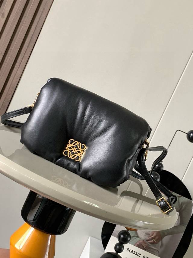 Original leather Mini shiny nappa leather Puffer Goya handbag. Inspired by the G