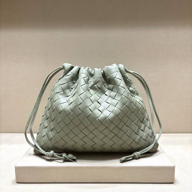 Authentic new drawstring Dustbag is so easy to wear! Its relaxed, casual feel, c