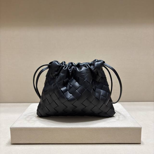 Authentic The new Xiaofu bag has become a fashionable item that every girl has i