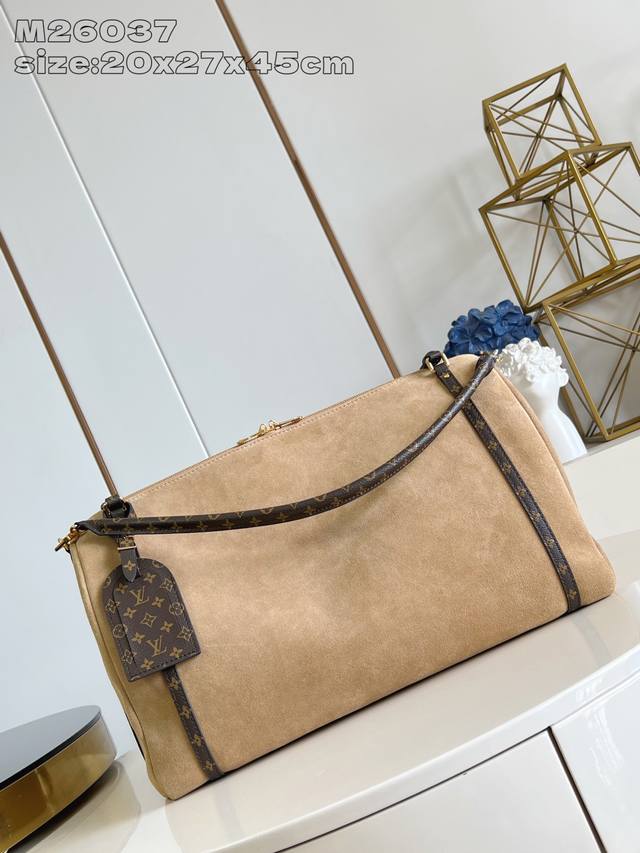 Factory Price: Premium Original M26037 Apricot Suede M26451. The Express Travel