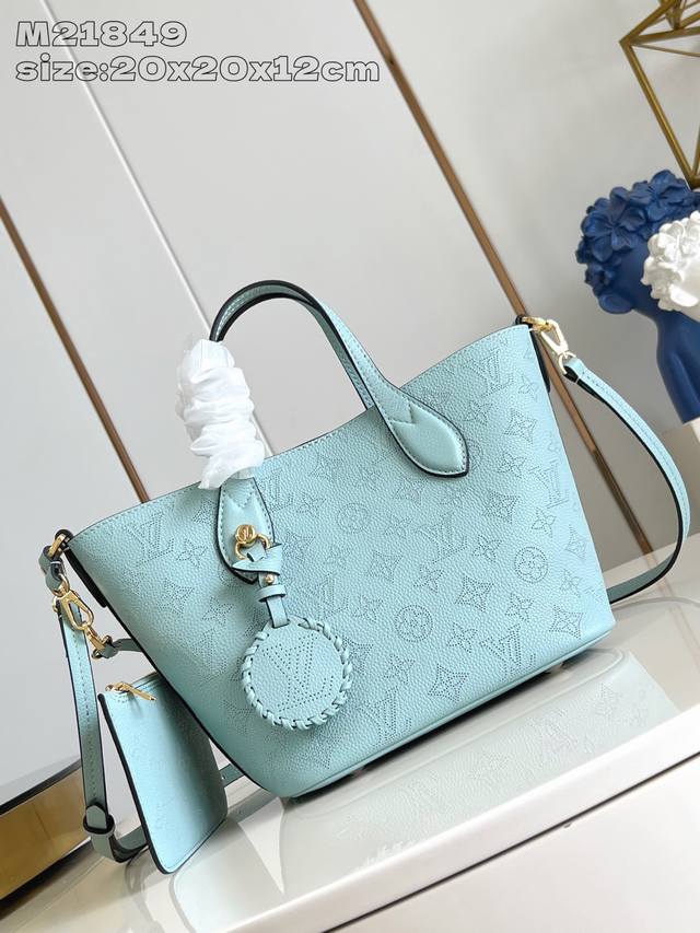 Factory Price: Premium Original M21849 Lake Green M24930 This small Blossom bag
