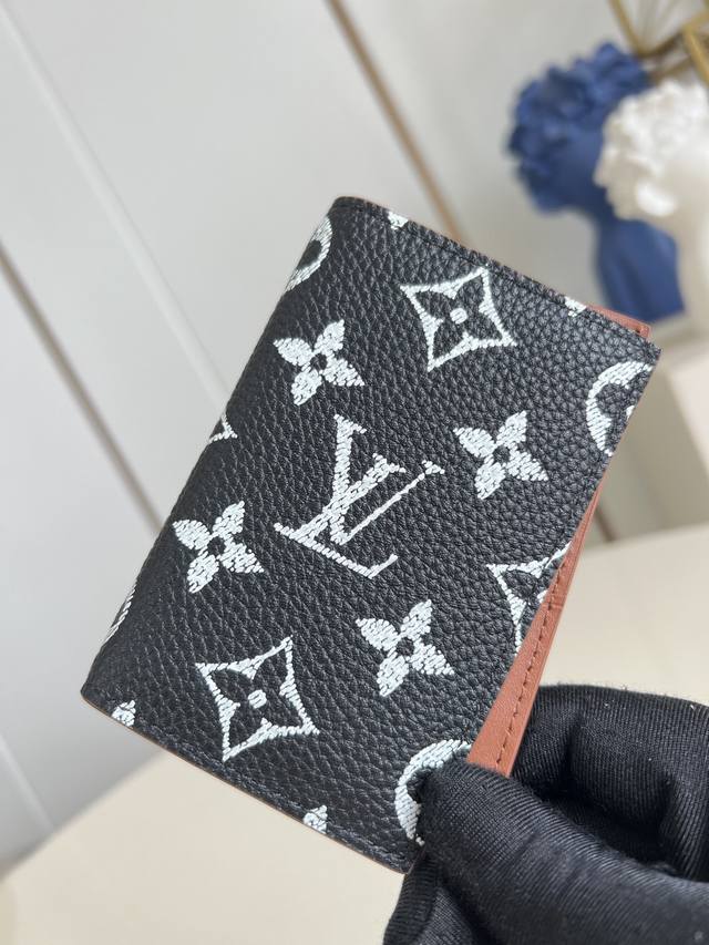 Original, top-quality, black Louis Vuitton pocket wallet (M26072) crafted from