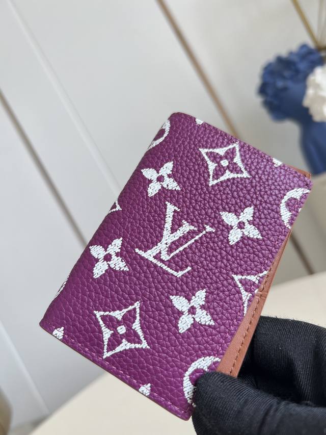 Factory Price: p. Premium original M26072 purple. This Louis Vuitton pocket wal