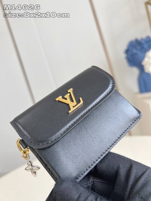 Factory Price: Original M14626. This Tiny Recto Verso cardholder in black, from