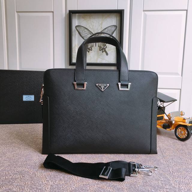 The classic model 81189 has arrived. Made with imported cross-grain leather, pr