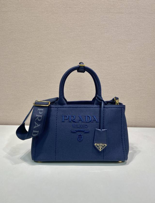 Premium original packaging, new handbag 1Bg554, medium. Inspired by timeless na