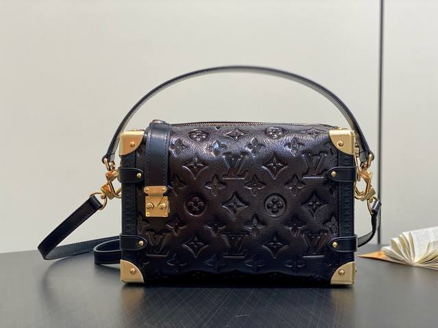 Factory Price: p Premium Original M26304 Chocolate Waxed Leather Full Embossed