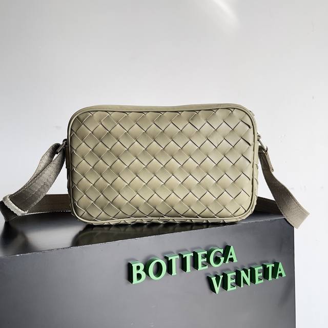 Style number: 710048 Bv Lntrecciato woven leather crossbody bag zipper closure,