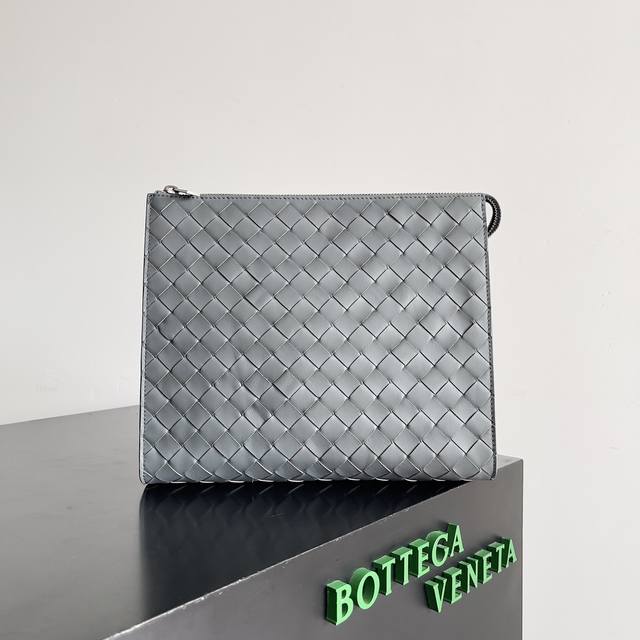 Style number: 729303 Bottega Veneta men's braided clutch briefcase. The widened