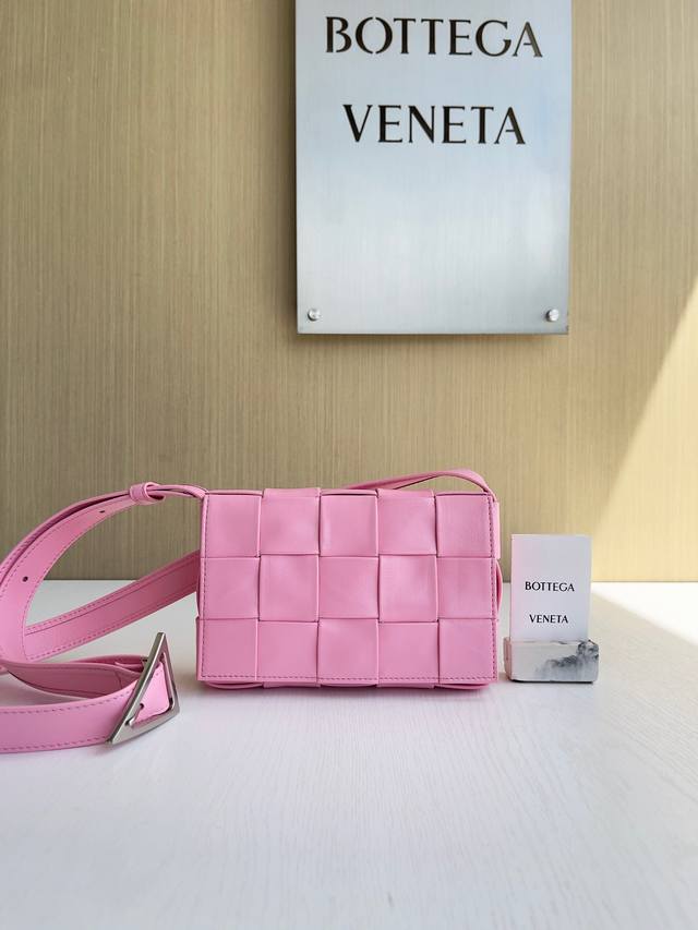 Model: 717587 Bv's latest size mini large size smaller version of the mini size