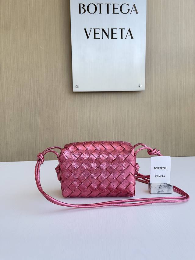 Model: 680254 BV ~ Loop woven crossbody bag, a new approach. This bag is very p