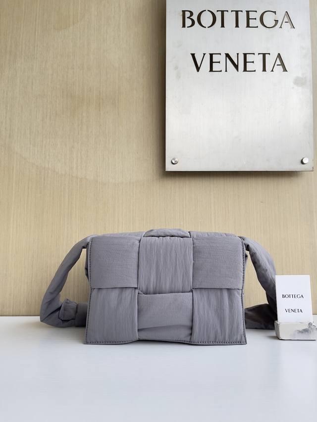 Style number: 755182 Bv space down bag small size is here. With its chubby shap