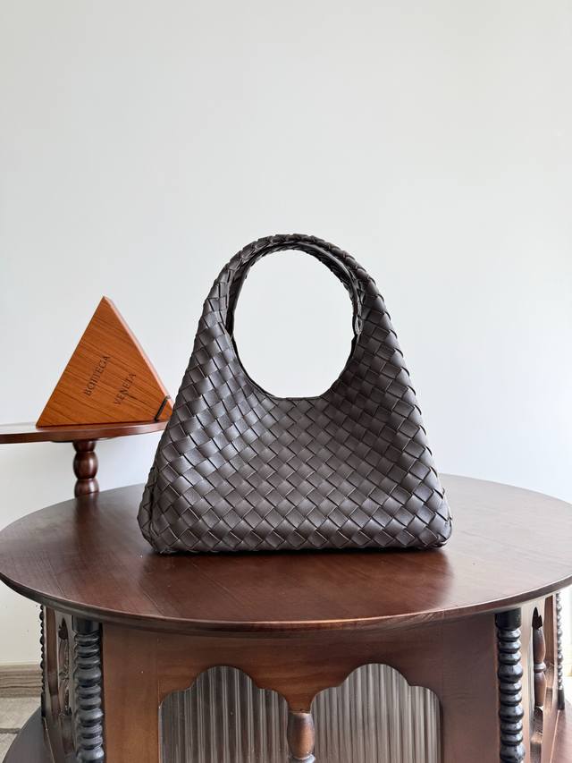 Style number: 844249 Bottega Veneta's 2025 new product Campana is on the market