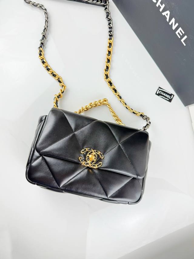 Upgraded leather quality, classic black and gold 26cm, made from imported first-