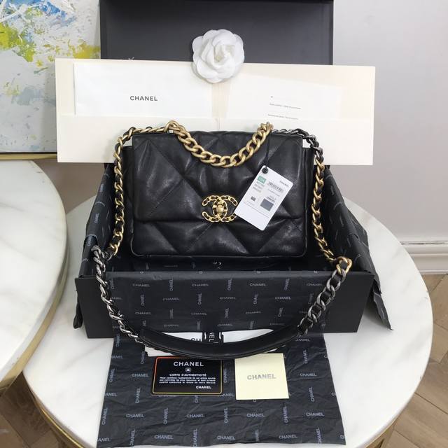 Small Medium Small Model: 1160# If you missed the Hippie Bag, don't miss the Cha