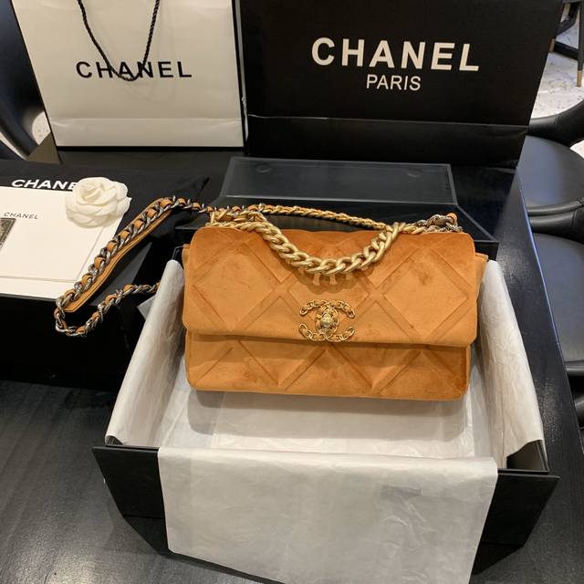 Small Medium Chanel: Model 1160#: Dimensions: 26cm: Counter Synchronized: Lates
